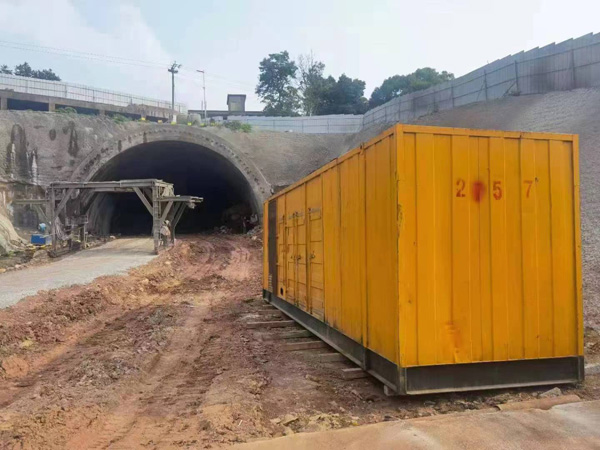 茂县发电机出租自启装置的工作原理是什么？