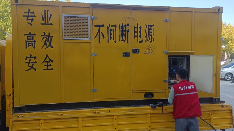 茂县柴油发电机组和UPS电源配合使用时，如何避免切换过程中的电力中断？